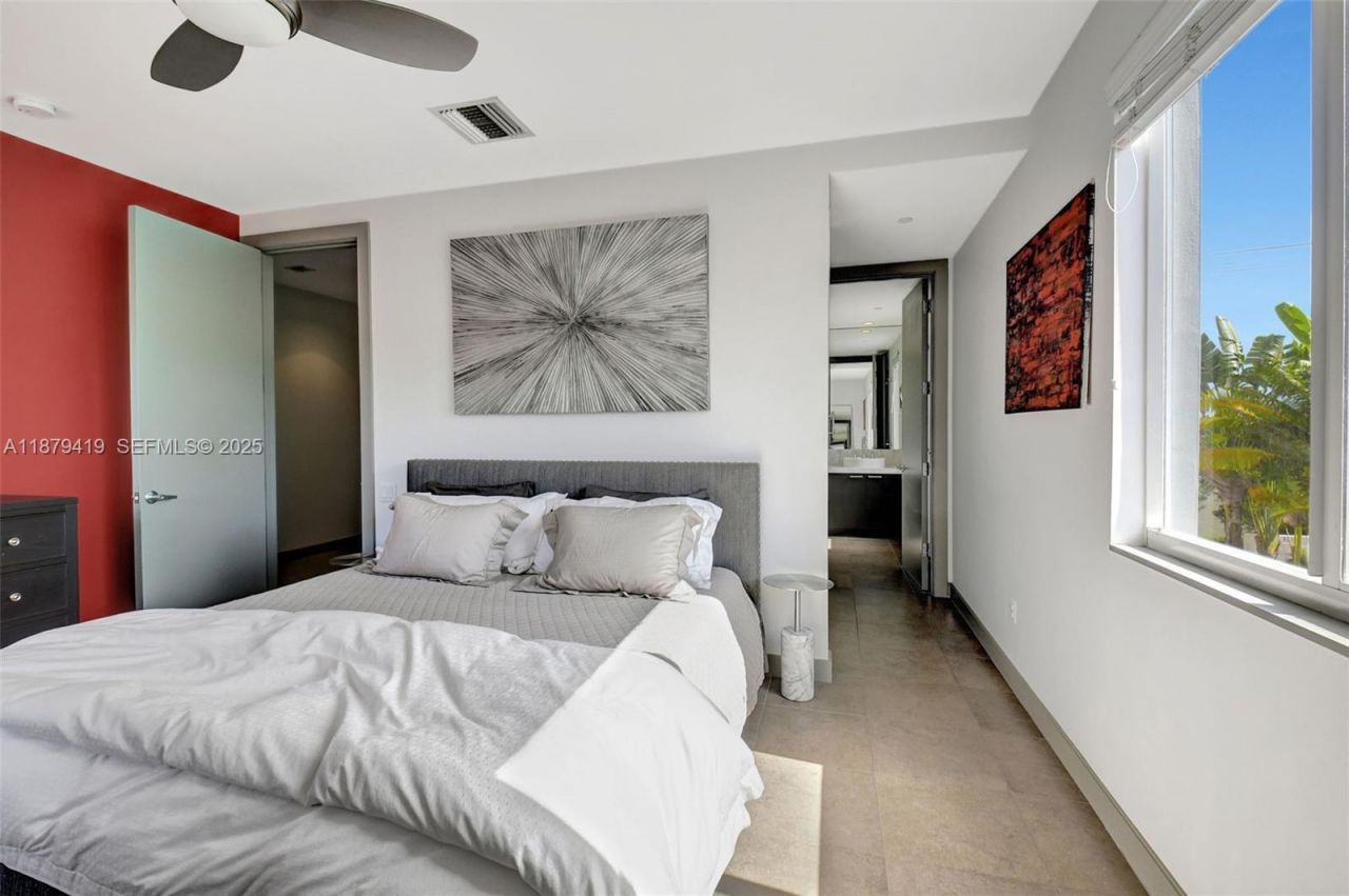 110 SE 2nd Street, Unit 203, Delray Beach, FL 33444 Photo