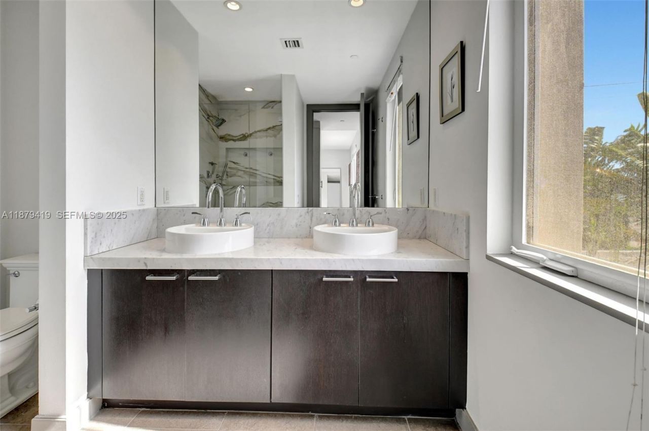 110 SE 2nd Street, Unit 203, Delray Beach, FL 33444 Photo