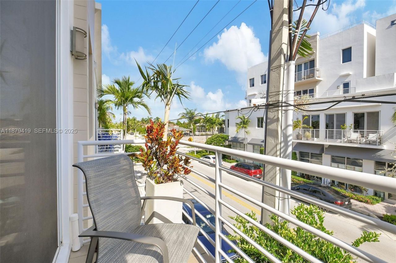 110 SE 2nd Street, Unit 203, Delray Beach, FL 33444 Photo