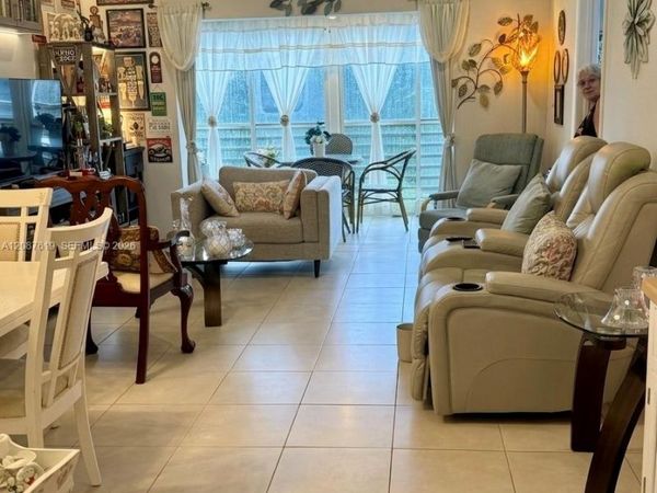 9181 Sunrise Lakes Blvd , Unit 312, Sunrise, FL 33322