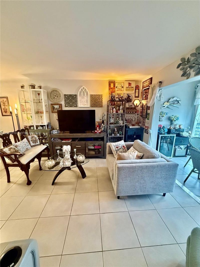 9181 Sunrise Lakes Blvd, Unit 312, Sunrise, FL 33322 Photo