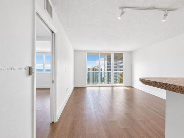 1155 Brickell Bay Dr , Unit 2905, Miami, FL 33131