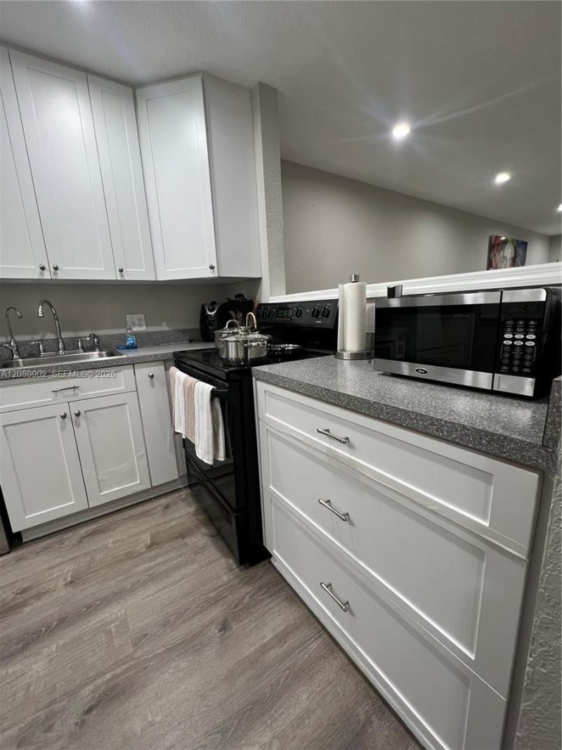 1432 S Lakeside Dr, Unit 5, Lake Worth, FL 33460 Photo