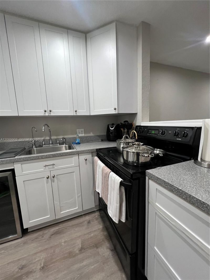 1432 S Lakeside Dr, Unit 5, Lake Worth, FL 33460 Photo