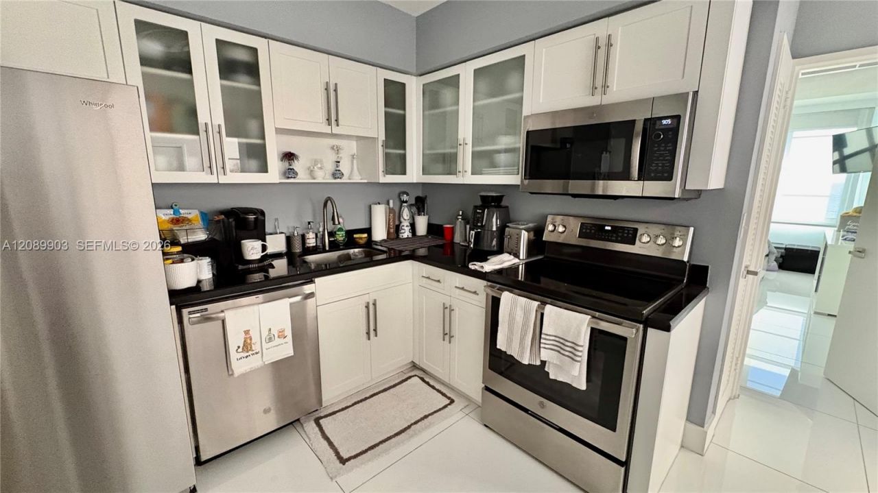 5700 Collins Ave , Unit 11B, Miami Beach, FL 33140 Photo