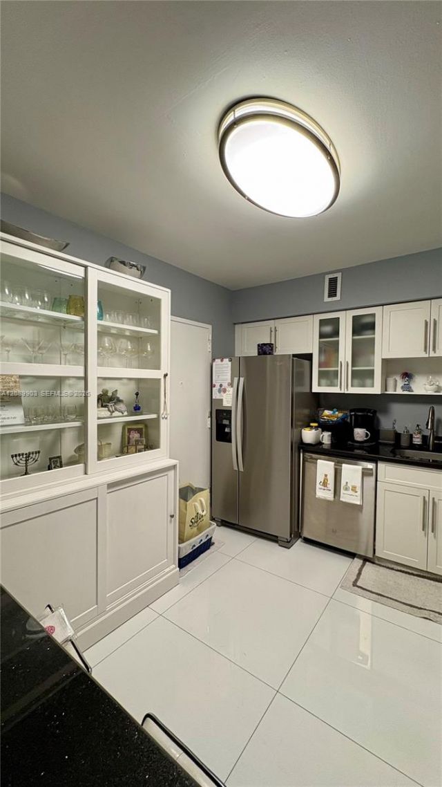 5700 Collins Ave , Unit 11B, Miami Beach, FL 33140 Photo