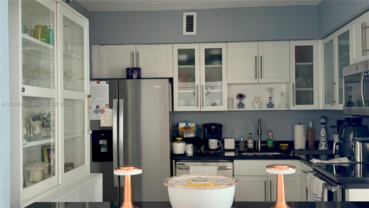 5700 Collins Ave , Unit 11B, Miami Beach, FL 33140 Photo