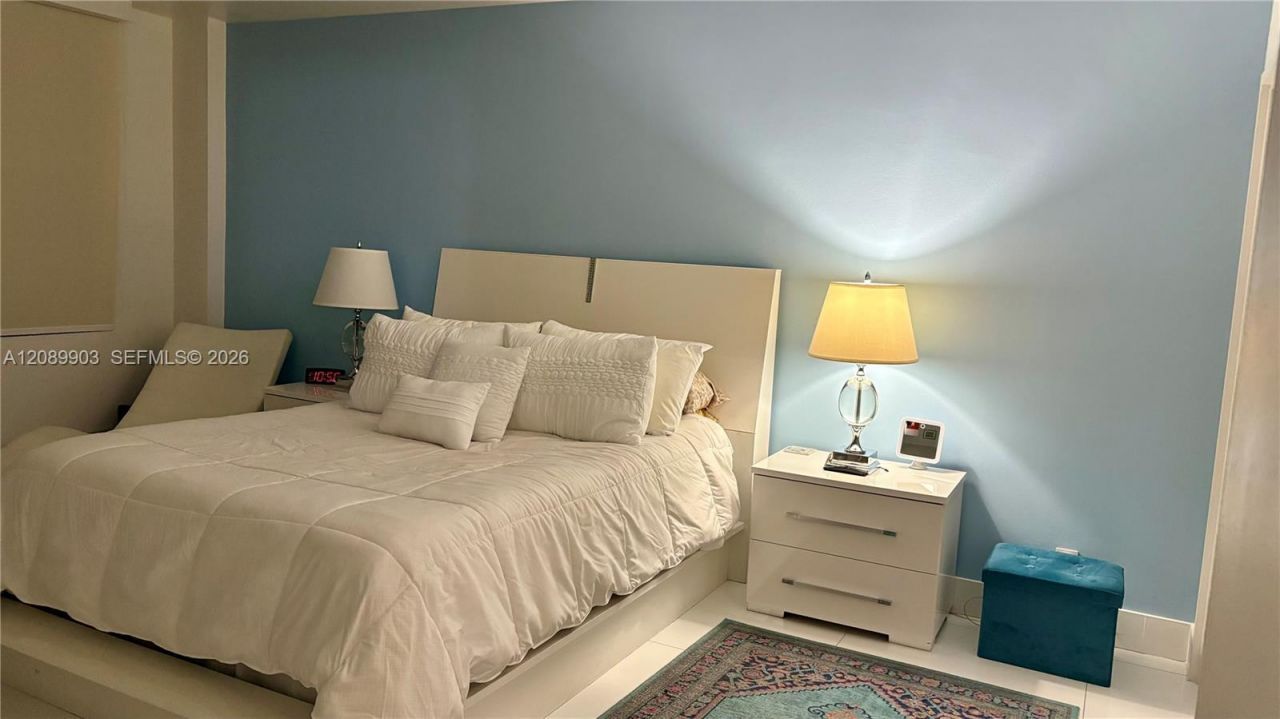 5700 Collins Ave , Unit 11B, Miami Beach, FL 33140 Photo