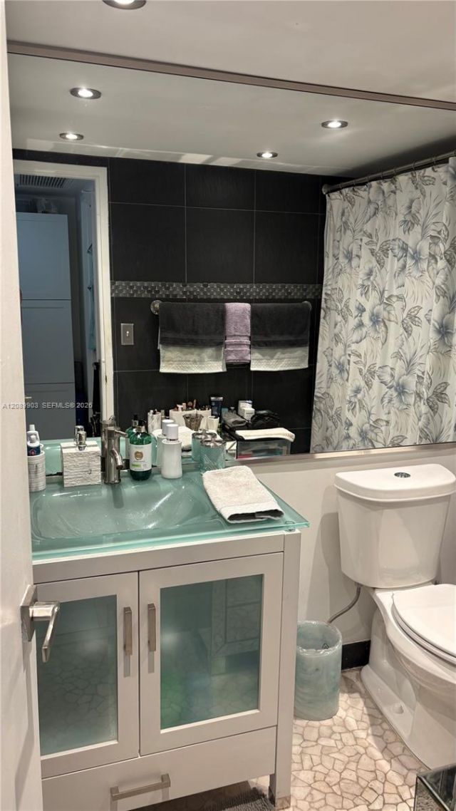 5700 Collins Ave , Unit 11B, Miami Beach, FL 33140 Photo