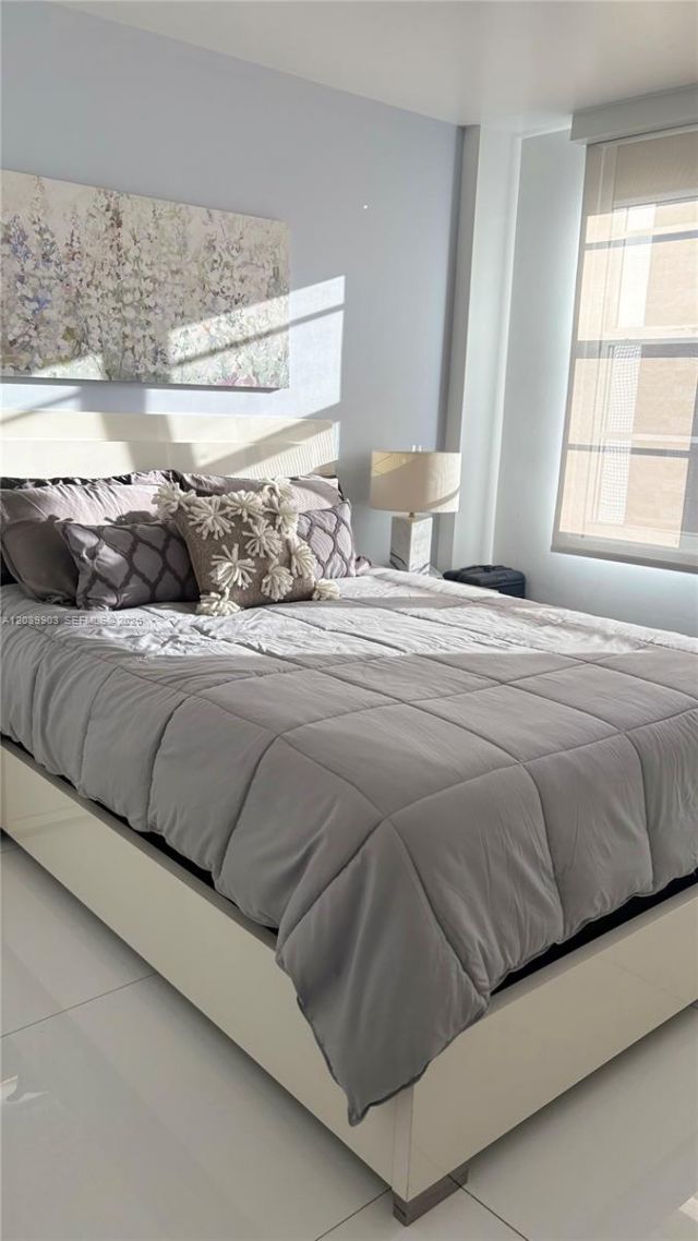 5700 Collins Ave , Unit 11B, Miami Beach, FL 33140 Photo