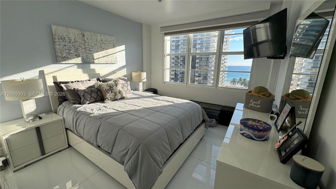 5700 Collins Ave , Unit 11B, Miami Beach, FL 33140 Photo
