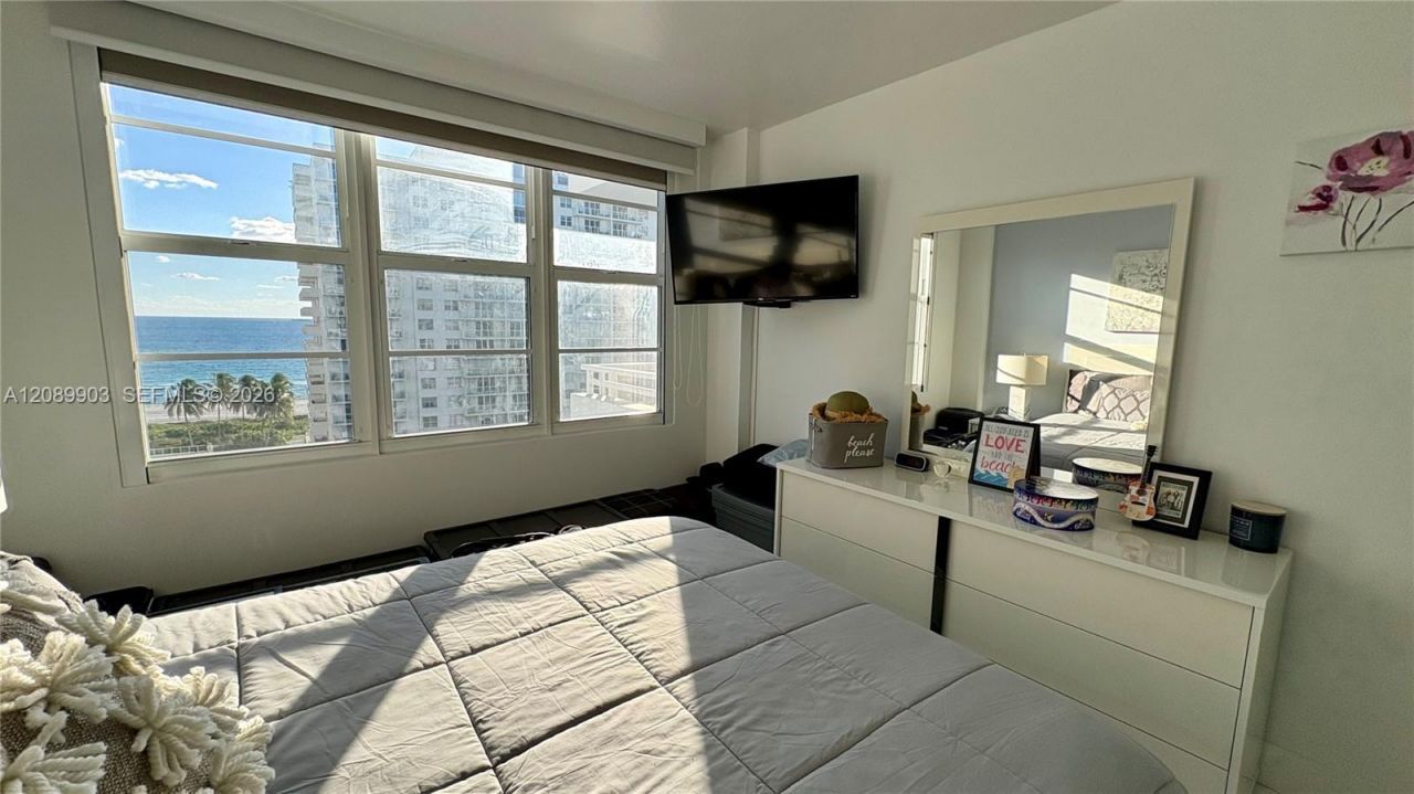 5700 Collins Ave , Unit 11B, Miami Beach, FL 33140 Photo