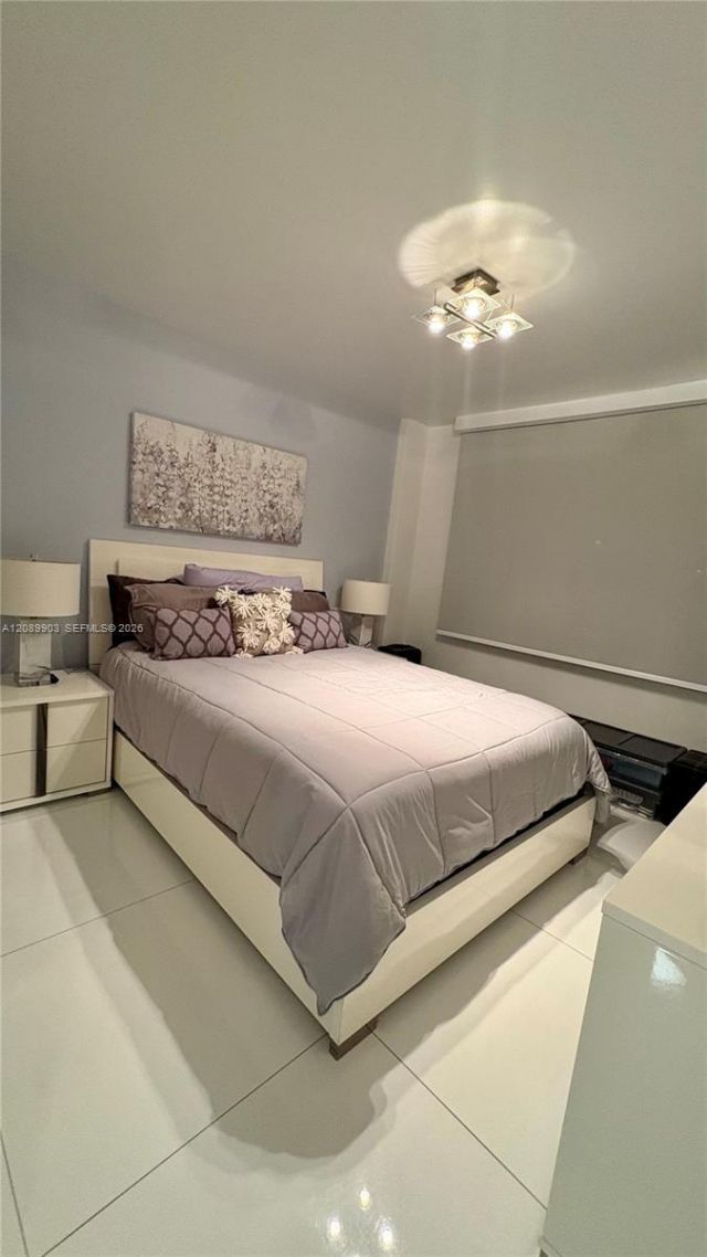 5700 Collins Ave , Unit 11B, Miami Beach, FL 33140 Photo