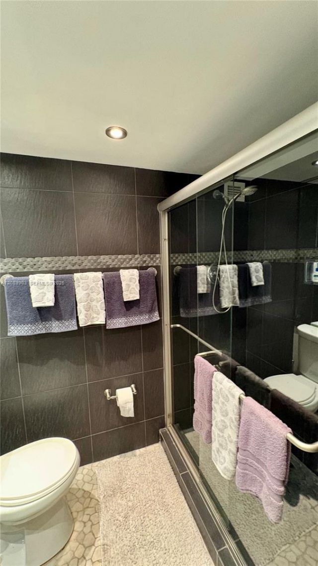 5700 Collins Ave , Unit 11B, Miami Beach, FL 33140 Photo