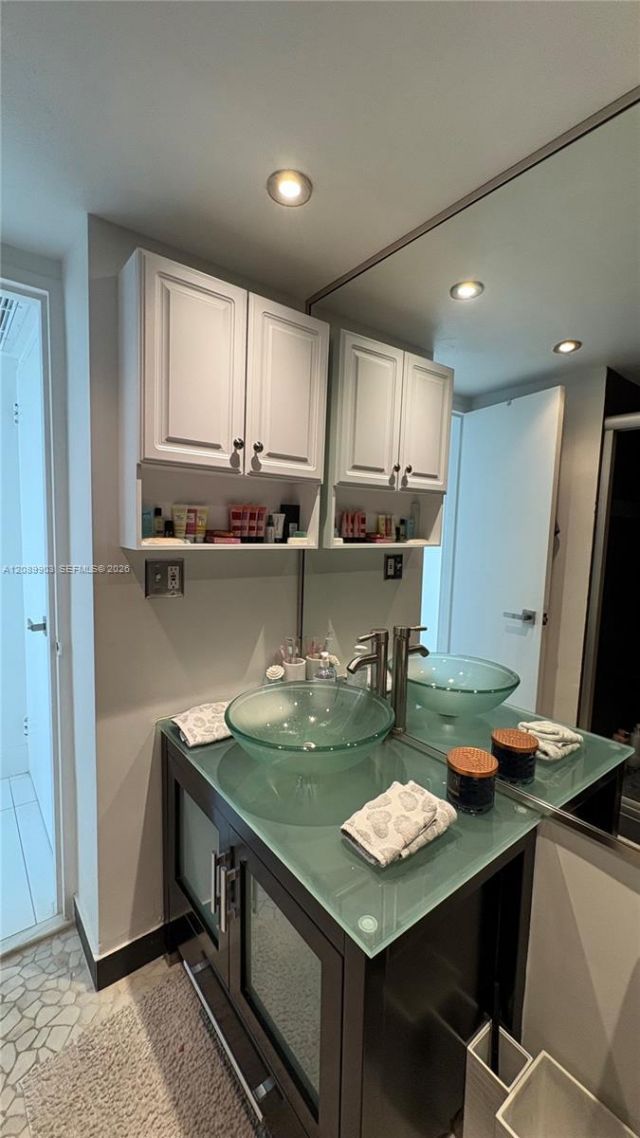 5700 Collins Ave , Unit 11B, Miami Beach, FL 33140 Photo