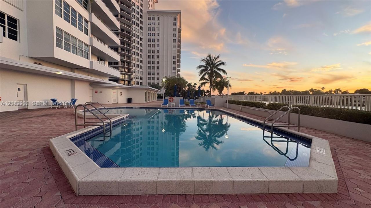 5700 Collins Ave , Unit 11B, Miami Beach, FL 33140 Photo