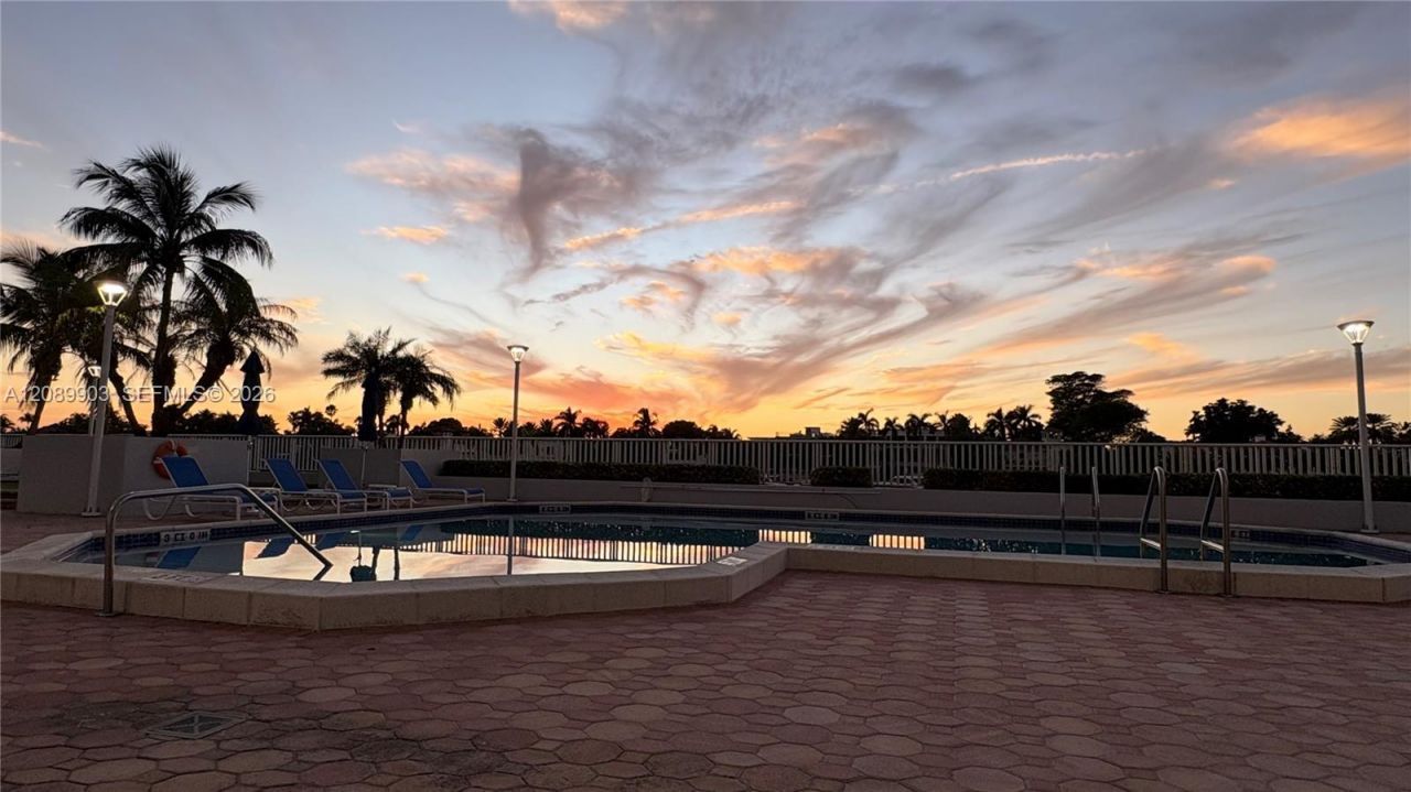5700 Collins Ave , Unit 11B, Miami Beach, FL 33140 Photo