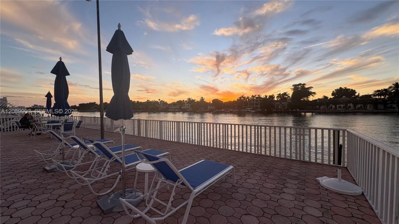5700 Collins Ave , Unit 11B, Miami Beach, FL 33140 Photo