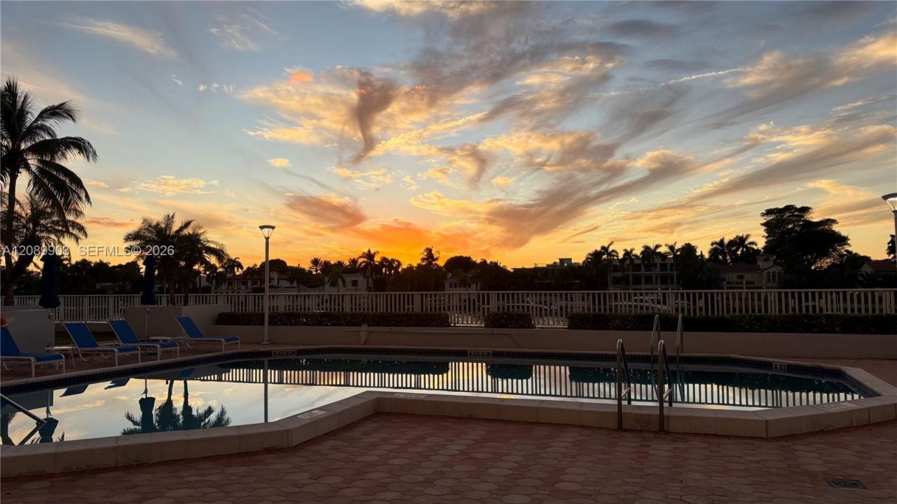5700 Collins Ave , Unit 11B, Miami Beach, FL 33140 Photo