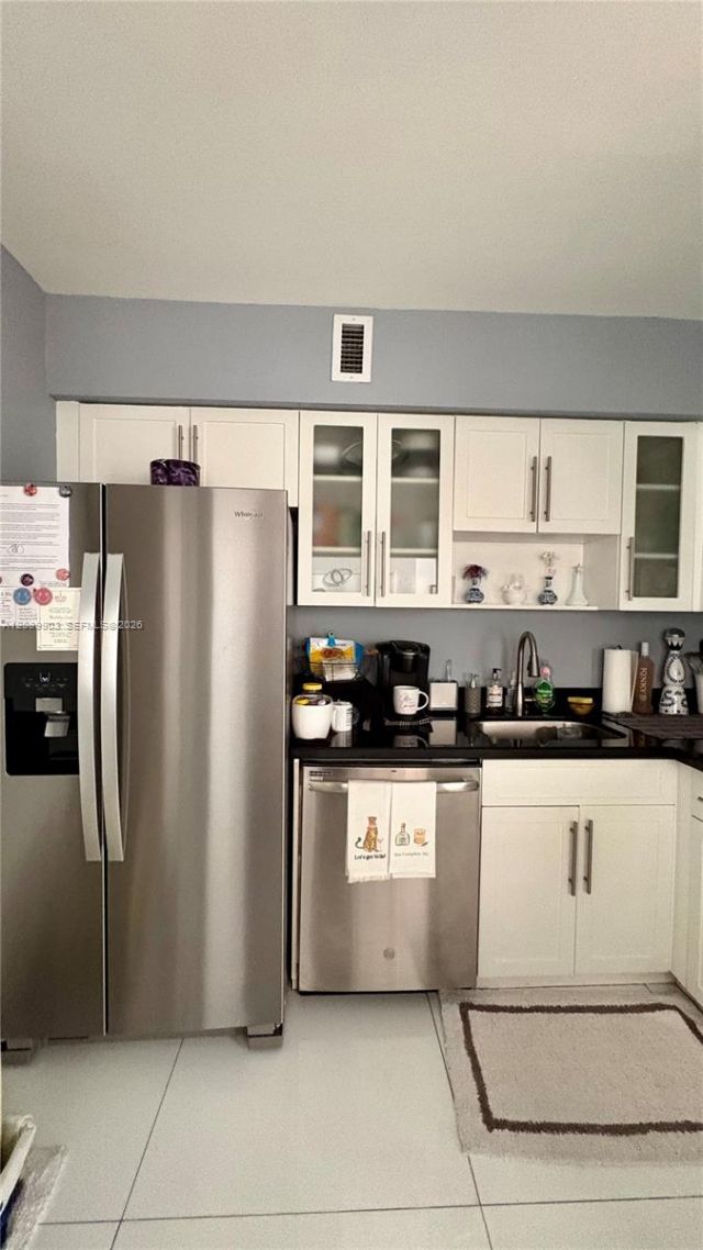 5700 Collins Ave , Unit 11B, Miami Beach, FL 33140 Photo