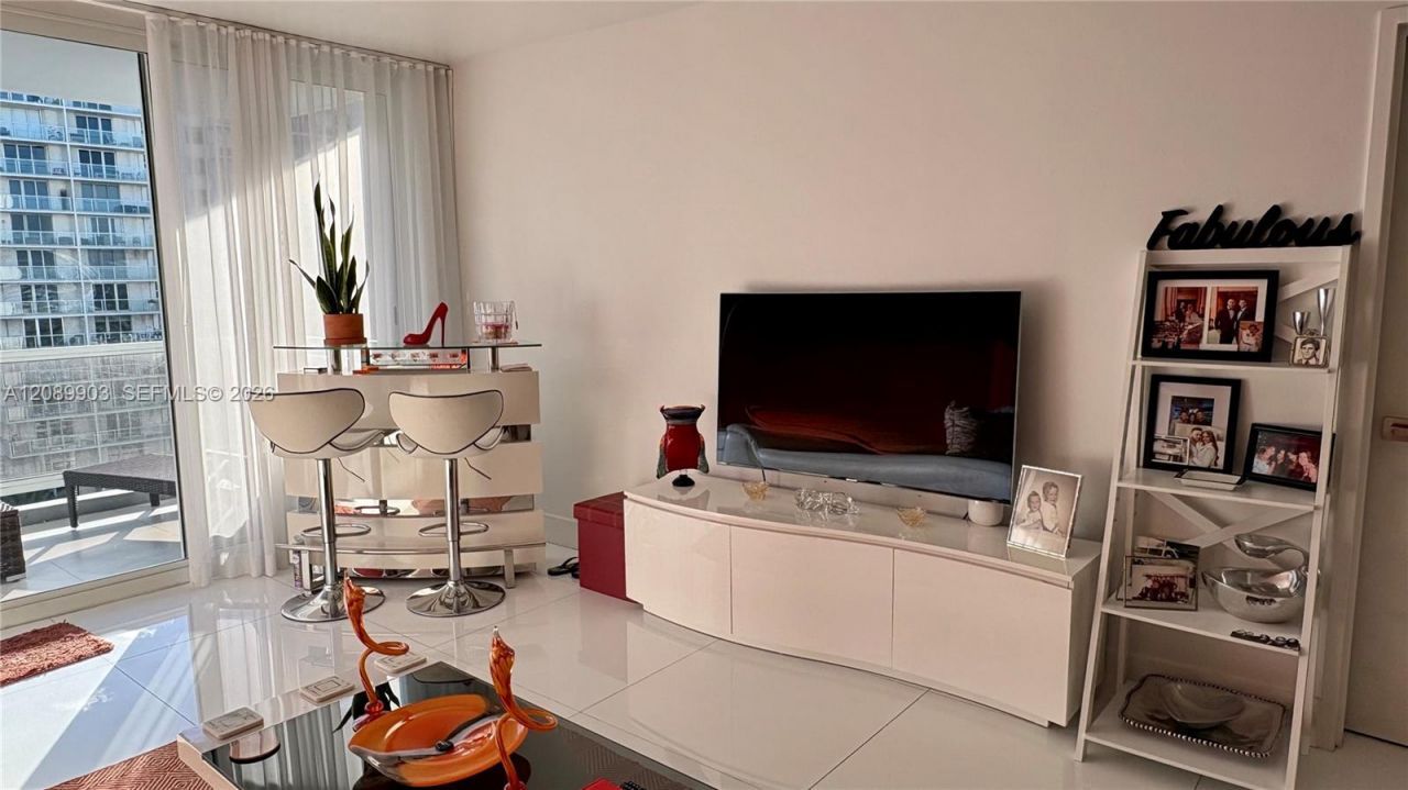 5700 Collins Ave , Unit 11B, Miami Beach, FL 33140 Photo