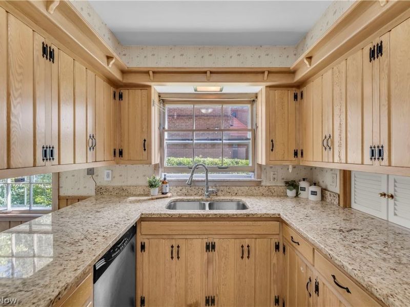 18219 Van Aken Boulevard, Shaker Heights, OH 44122 Photo 12