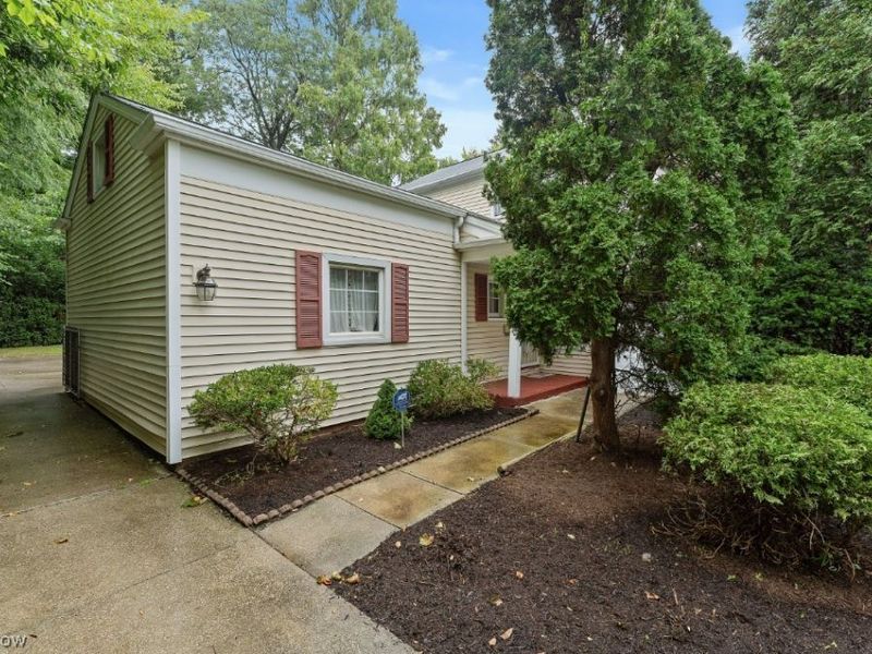 18219 Van Aken Boulevard, Shaker Heights, OH 44122 Photo 2