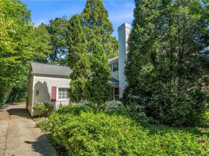 18219 Van Aken Boulevard, Shaker Heights, OH 44122 Photo 2