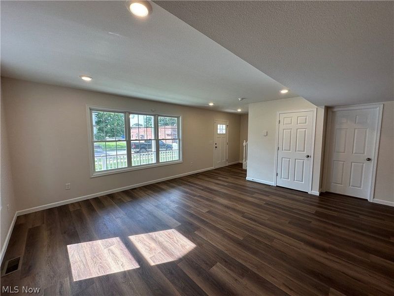 165 Sexton Street , Struthers, OH 44471 Photo 4