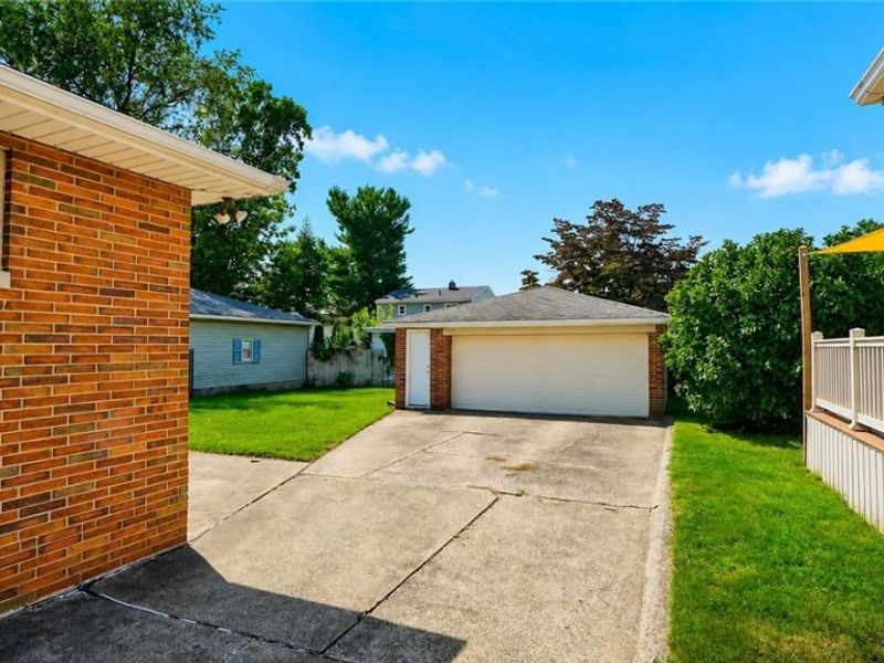 612 Ingalls Road, Akron, OH 44312 Photo 3