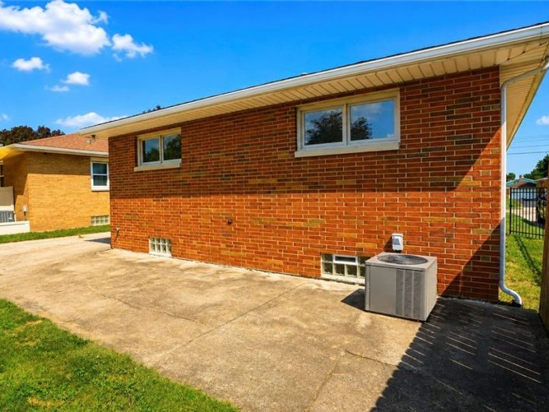 612 Ingalls Road, Akron, OH 44312 Photo 4