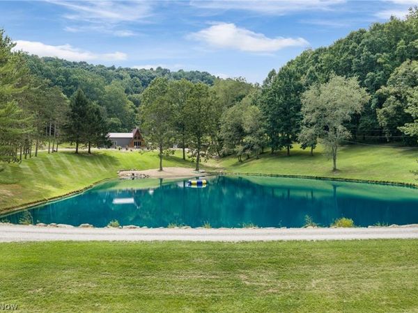 6150 Mills Drive SE, Uhrichsville, OH 44683