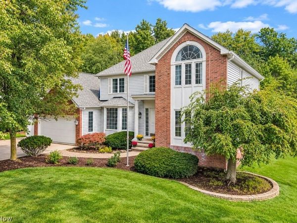 33855 Rosewood Trail, Willoughby Hills, OH 44094