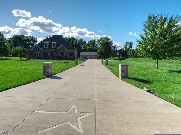 25785 Meadow Trail , Columbia Station, OH 44028