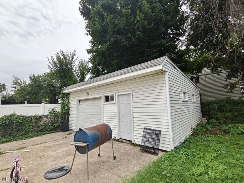 910 Stevenson Road, Cleveland, OH 44110 Photo 23