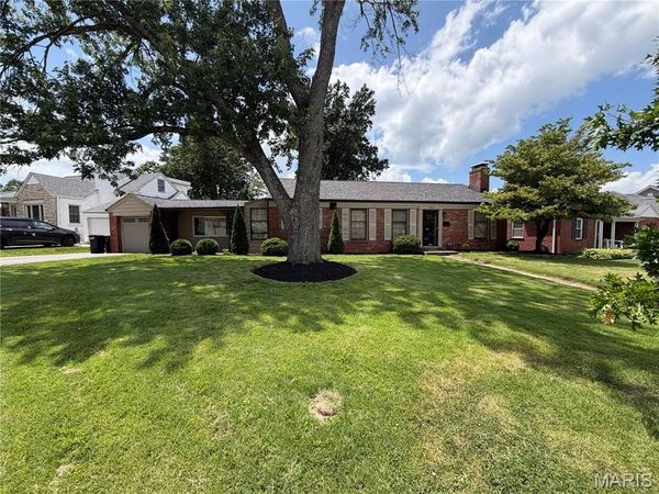 9360 Parkside Drive , Brentwood, MO 63144