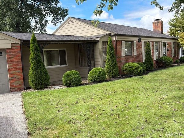 9360 Parkside Drive, Brentwood, MO 63144