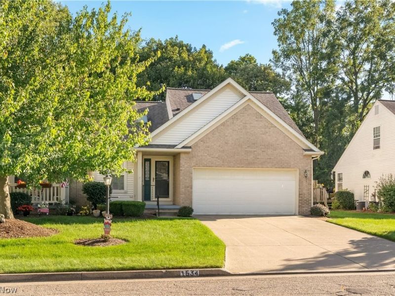 1534 Southpointe Circle NE, Canton, OH 44714 Photo 2