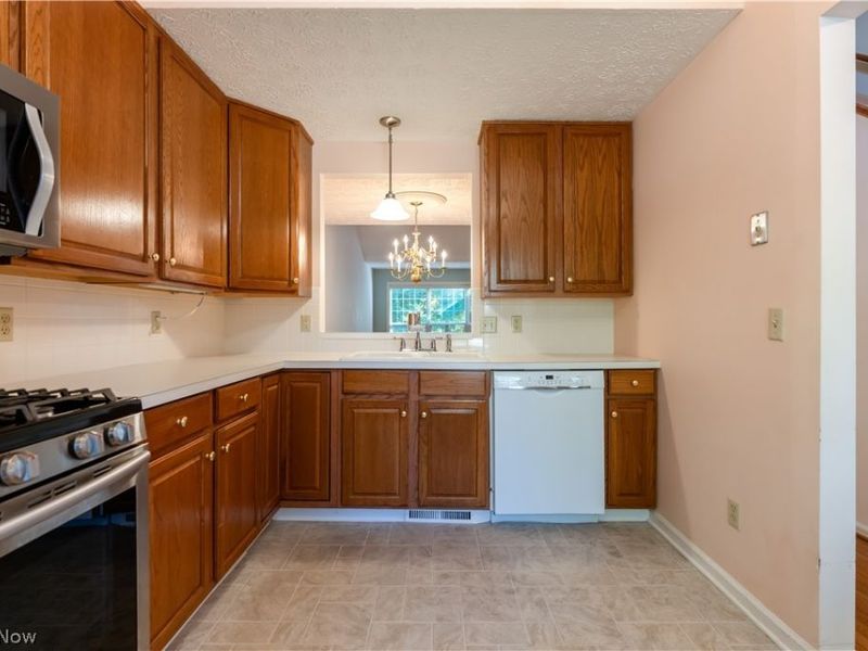 1534 Southpointe Circle NE, Canton, OH 44714 Photo 5