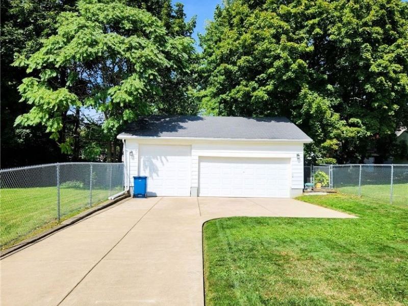 80 Smithsonian Street, Girard, OH 44420 Photo 2