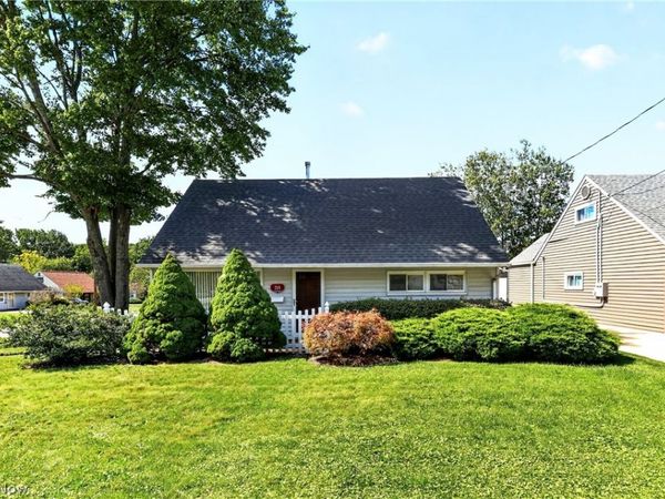 214 Oak Knoll Street , Niles, OH 44446