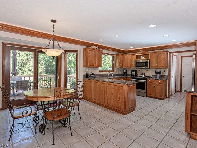 458 Medway Road, Highland Heights, OH 44143 Photo 12