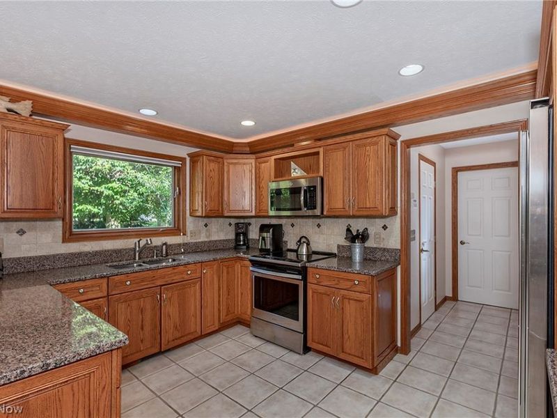 458 Medway Road, Highland Heights, OH 44143 Photo 14