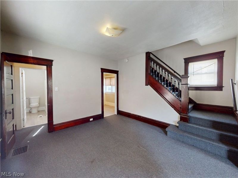 476 Rentschler Street, Akron, OH 44304 Photo 2