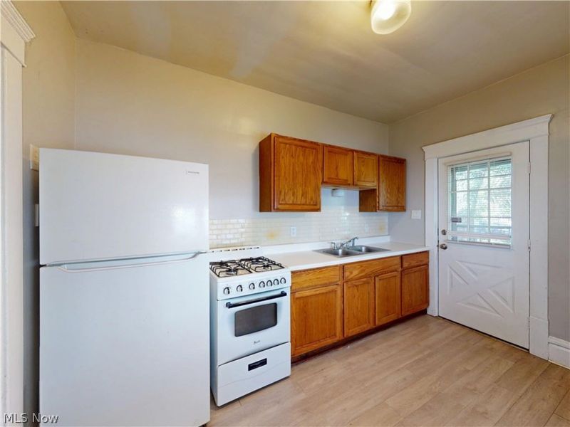 476 Rentschler Street, Akron, OH 44304 Photo 9