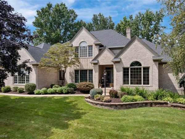 2912 Ironwood Drive , Akron, OH 44312