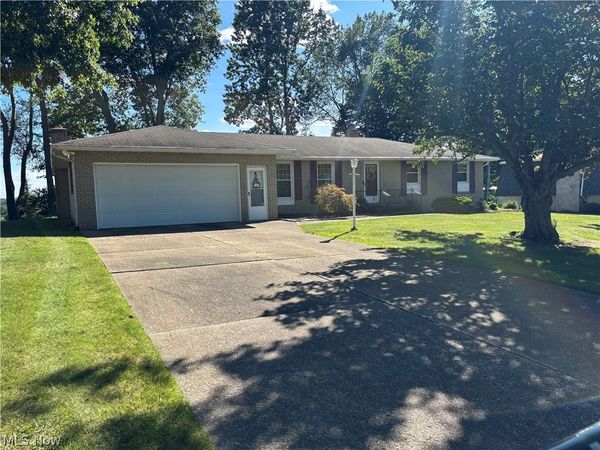 2014 Hillocke Street , Louisville, OH 44641