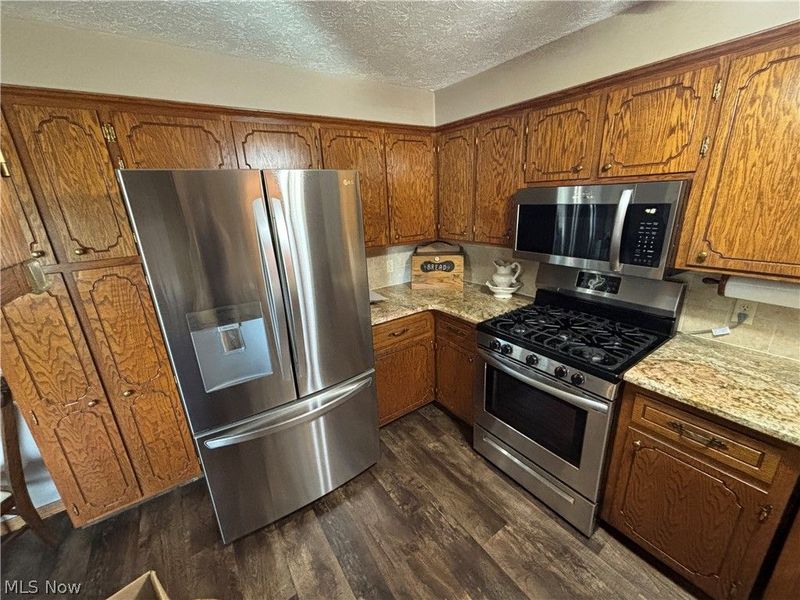 2014 Hillocke Street, Louisville, OH 44641 Photo 32