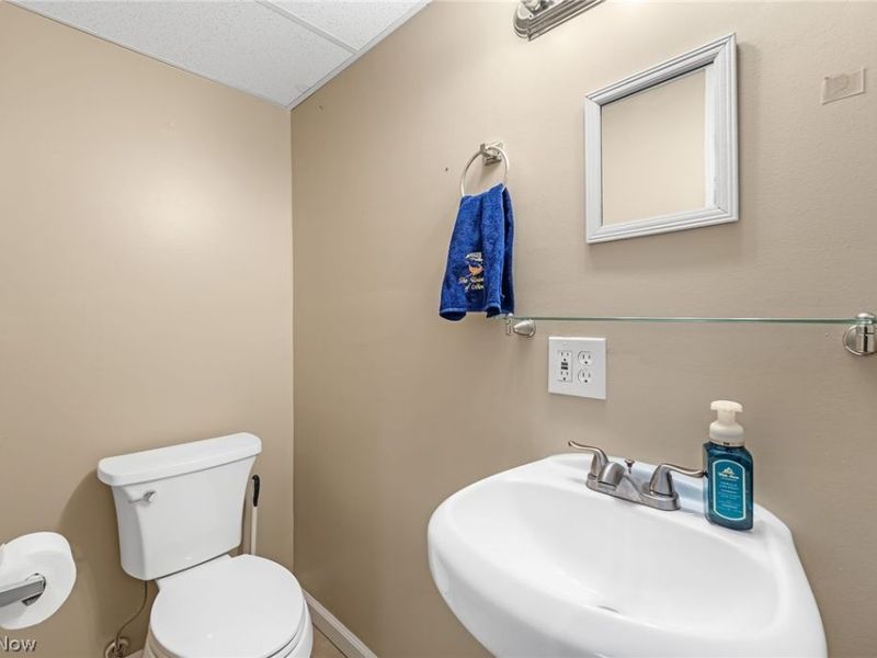 10412 Scotney Avenue, North Canton, OH 44720 Photo 9