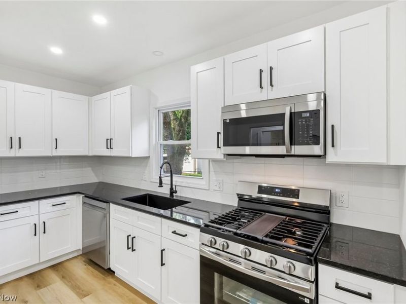 906 Keystone Drive , Cleveland Heights, OH 44121 Photo 8